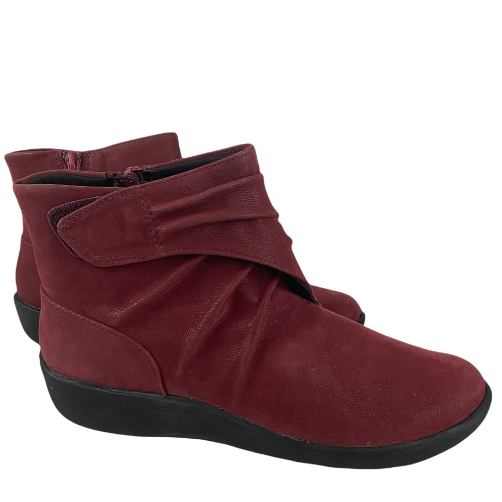 CLARK’S NWOT Burgundy Ankle Boots